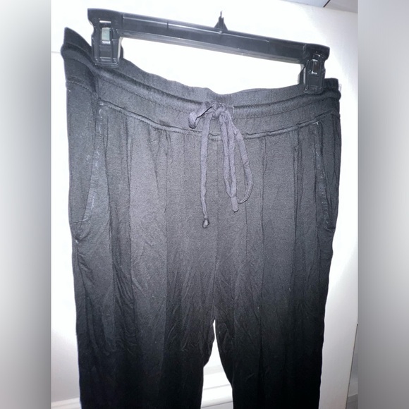 Three Dot Light weight black slouchy joggers - Picture 4 of 15